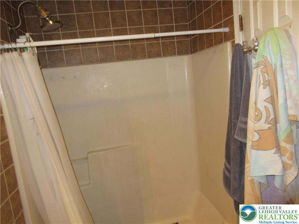 1289 Forest Road Whitehall, PA 18052 - Photo 20 of 23