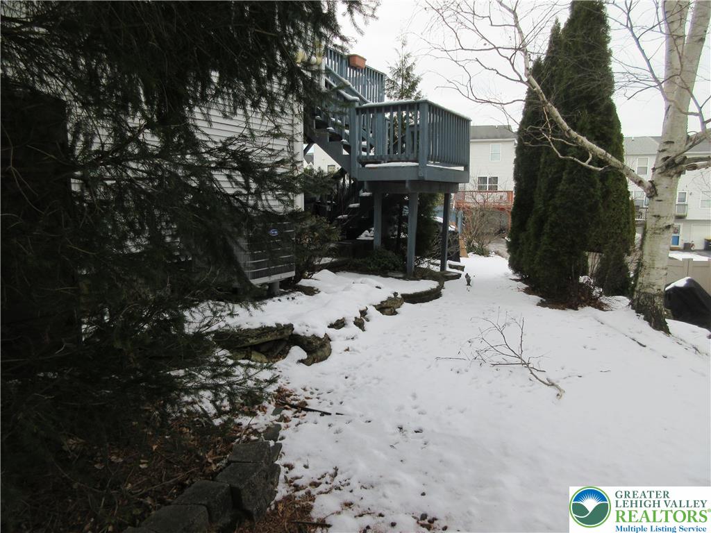 1289 Forest Road Whitehall, PA 18052 - Photo 3 of 23 Side yard