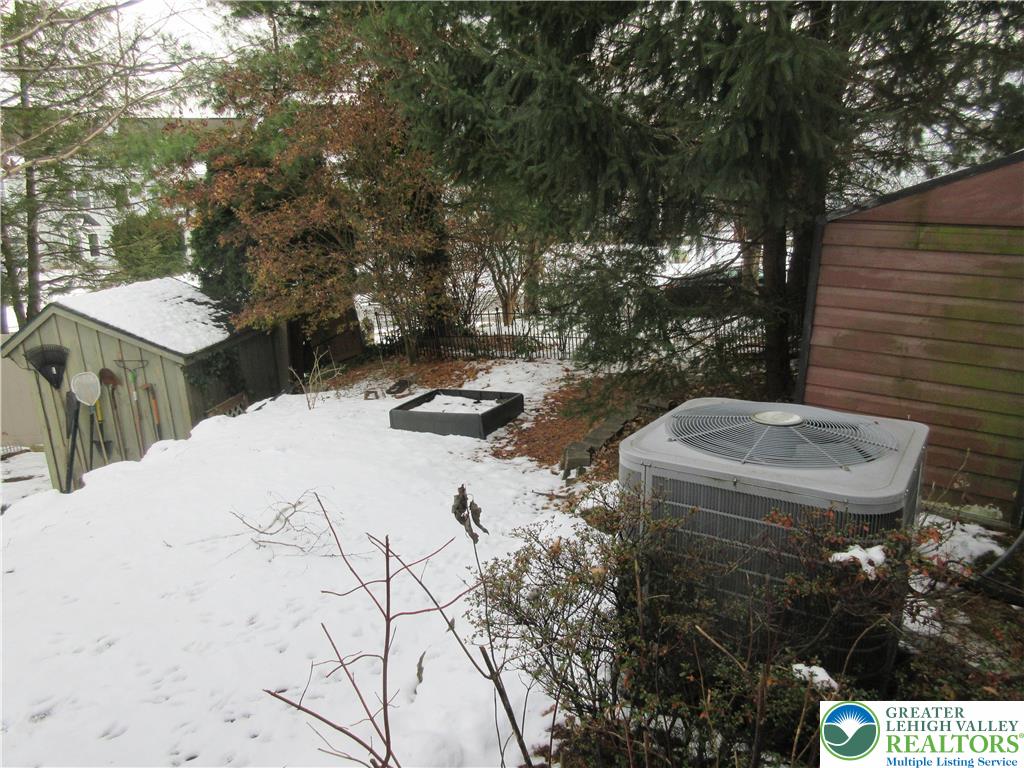 1289 Forest Road Whitehall, PA 18052 - Photo 4 of 23