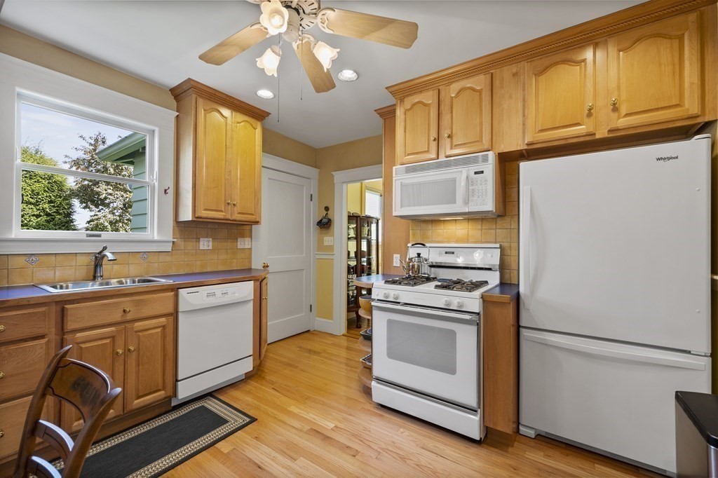 49 Bay State Road Peabody, MA 01960 - Photo 8 of 23 Gallery Image 8