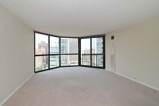 33 West Delaware Place, Unit 20H Chicago, IL 60610 - Photo 2 of 9