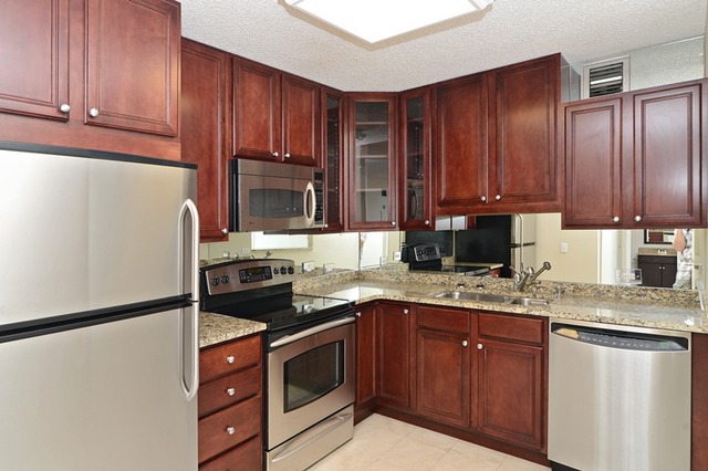 33 West Delaware Place, Unit 20H Chicago, IL 60610 - Photo 4 of 9