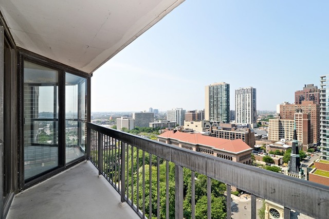 33 West Delaware Place, Unit 20H Chicago, IL 60610 - Photo 7 of 9