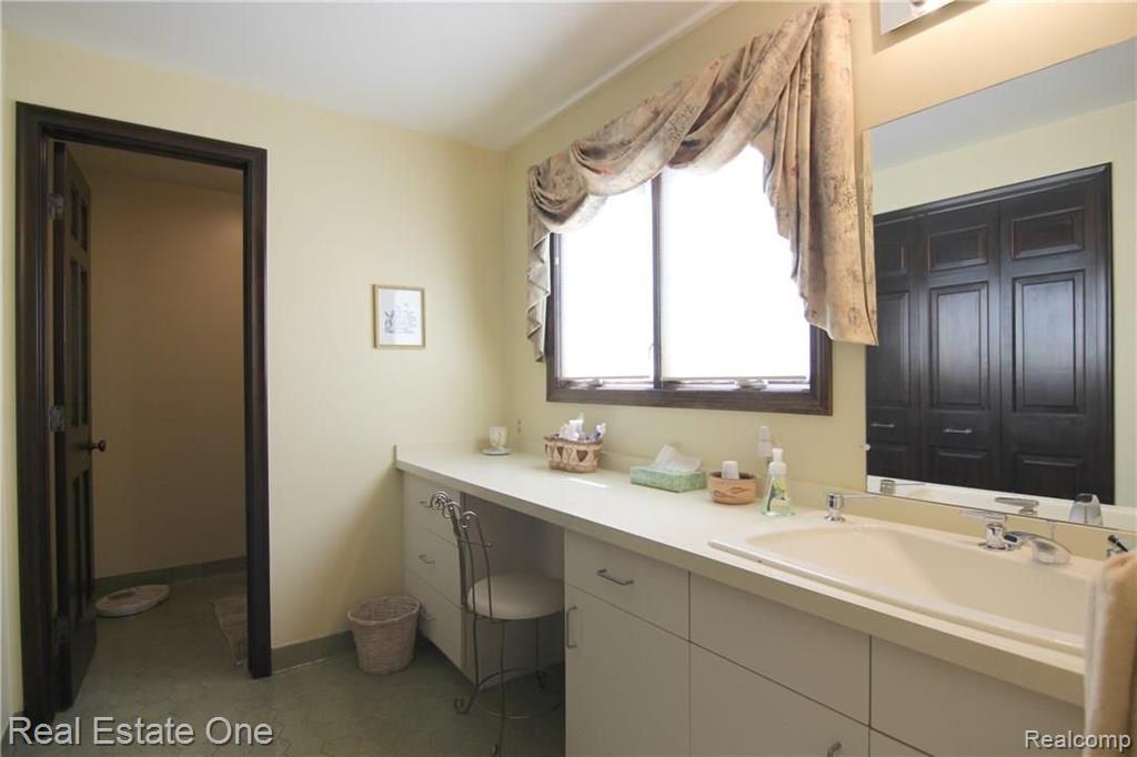 28053 Inkster Road Farmington Hills, MI 48334 - Photo 28 of 46