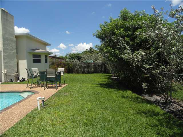 9536 Richmond Circle Boca Raton, FL 33434 - Photo 23 of 25 a view of a chair and tables in the garden