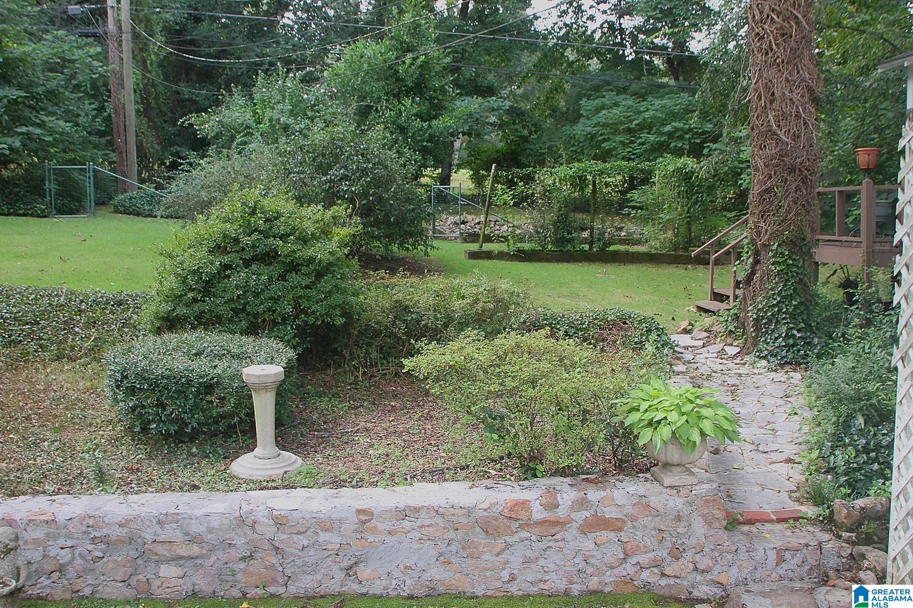 1110 Montvue Road Anniston, AL 36207 - Photo 5 of 32