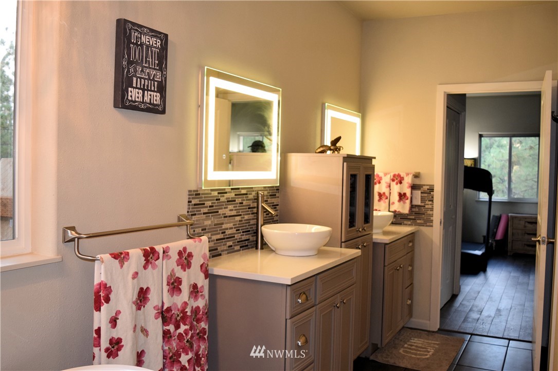 2 Balsamroot Road Winthrop, WA 98862 - Photo 22 of 34 Gallery Image 22