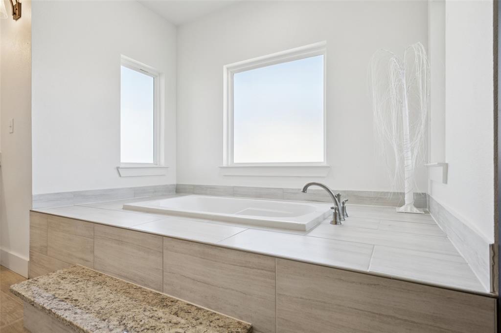 1084 Justin Drive Springtown, TX 76082 - Photo 16 of 28