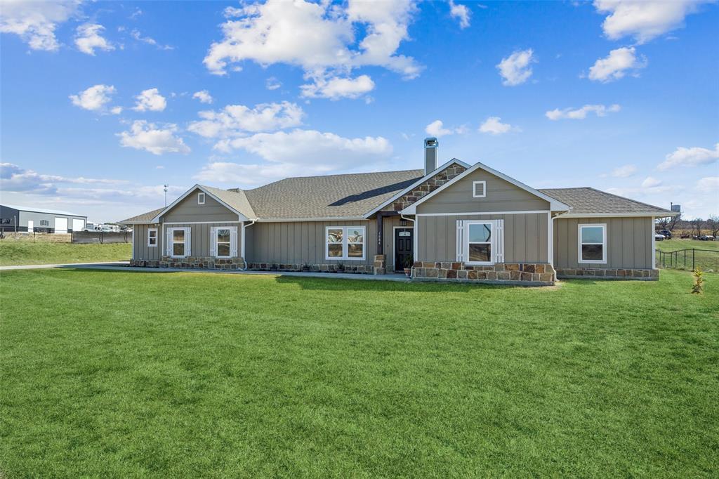 1084 Justin Drive Springtown, TX 76082 - Photo 2 of 28