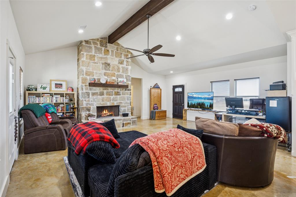 1084 Justin Drive Springtown, TX 76082 - Photo 4 of 28