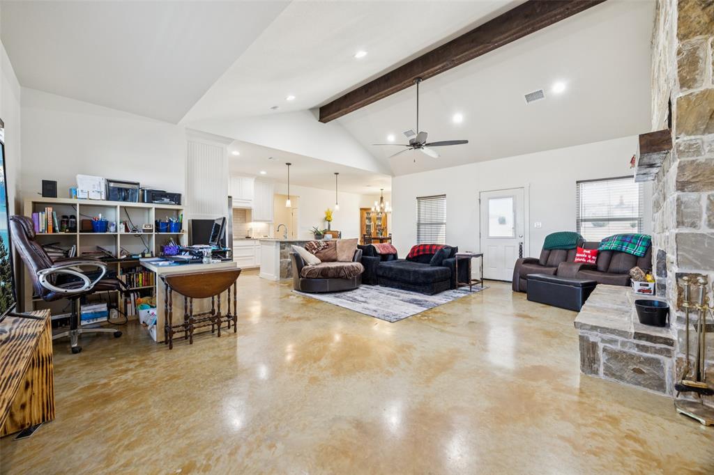 1084 Justin Drive Springtown, TX 76082 - Photo 5 of 28