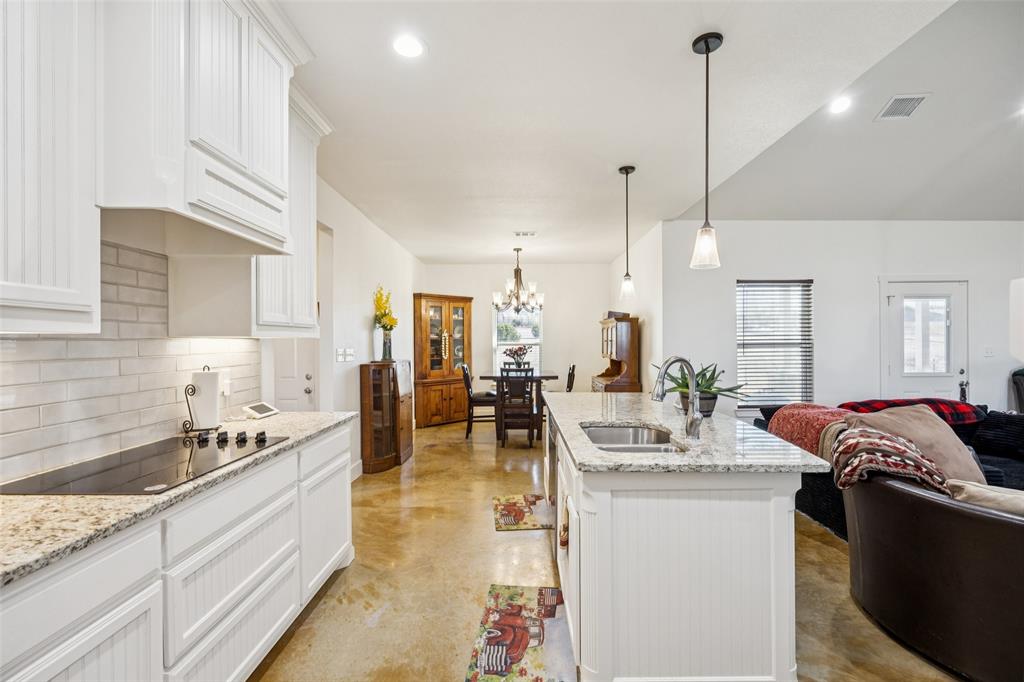 1084 Justin Drive Springtown, TX 76082 - Photo 9 of 28