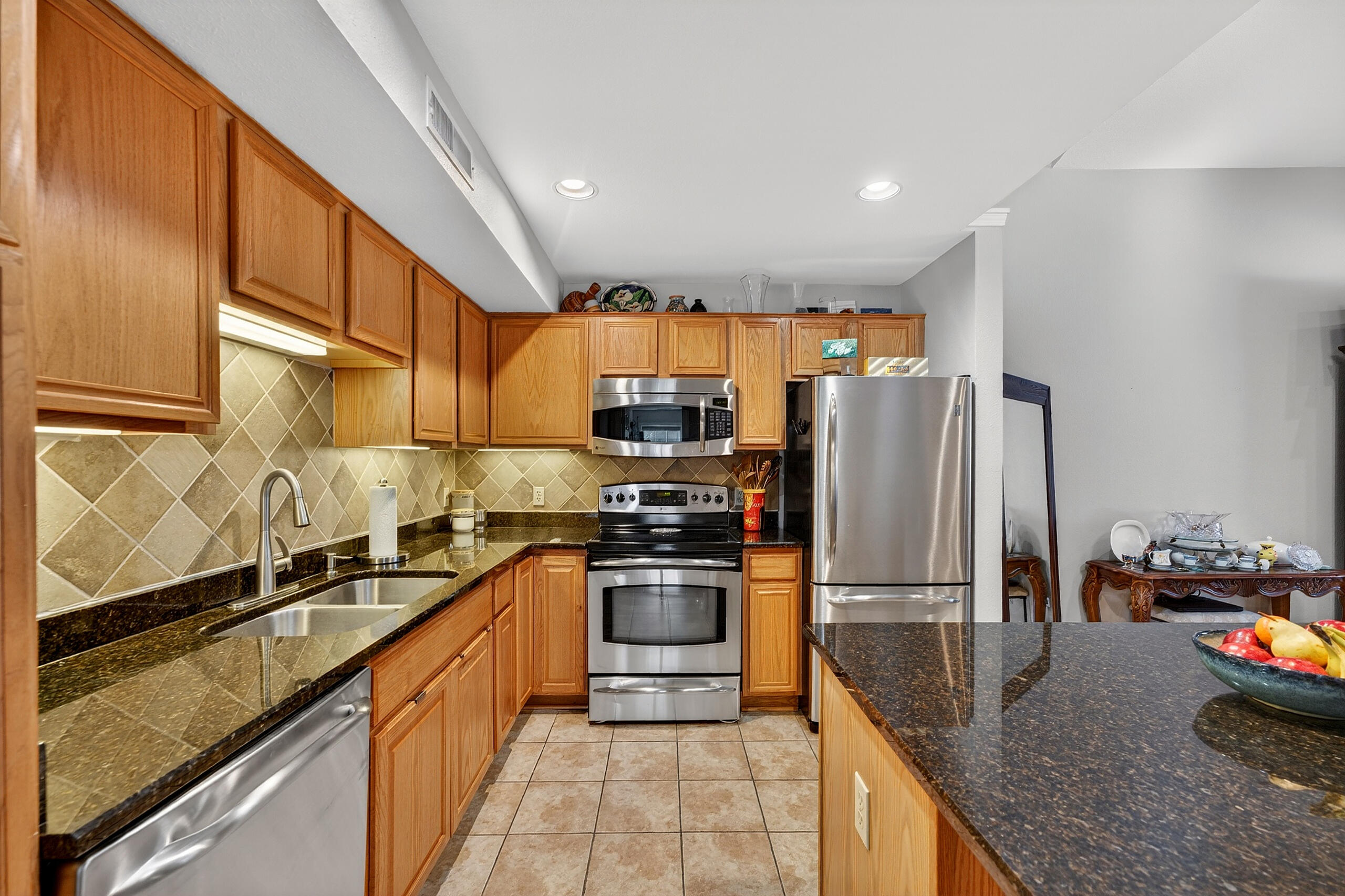 N16-w26593 Tall Reeds Lane, Unit H Pewaukee, WI 53072 - Photo 12 of 35 Stainless Appliances