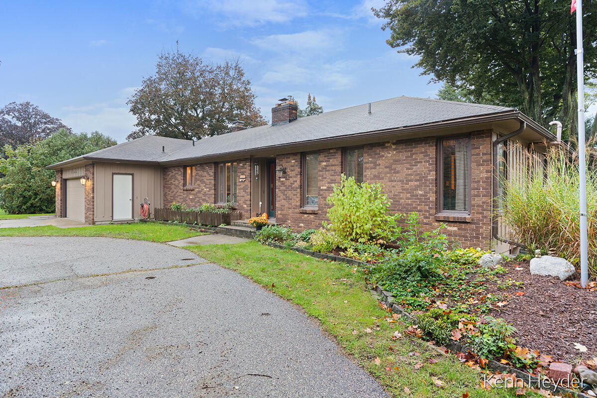 1466 Ridgewood Drive Jenison, MI 49428 - Photo 1 of 33 1466 Ridgewood Dr, Jenison, MI