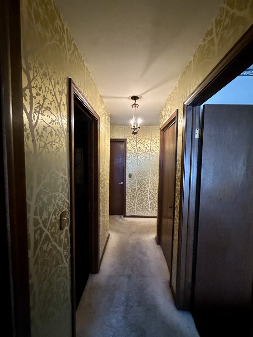 3008 Rennes Court Northbrook, IL 60062 - Photo 20 of 32 a view of a hallway with a elevator