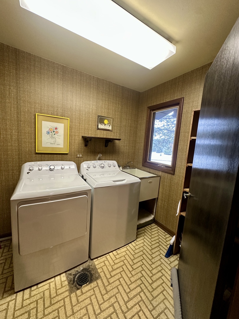 3008 Rennes Court Northbrook, IL 60062 - Photo 26 of 32 a room with a bed and a dresser