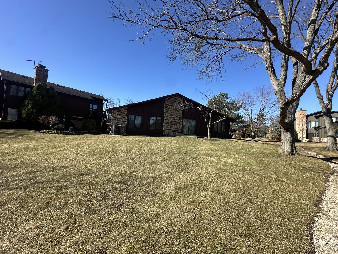 3008 Rennes Court Northbrook, IL 60062 - Photo 27 of 32 a view of a yard with a house