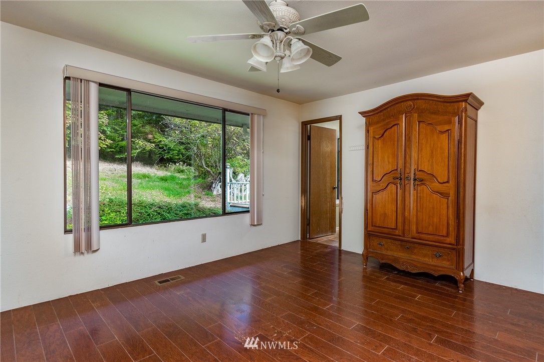 1527 Polnell Road Oak Harbor, WA 98277 - Photo 15 of 25 Gallery Image 15