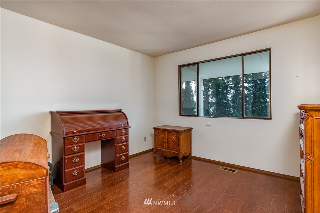 1527 Polnell Road Oak Harbor, WA 98277 - Photo 17 of 25 Gallery Image 17