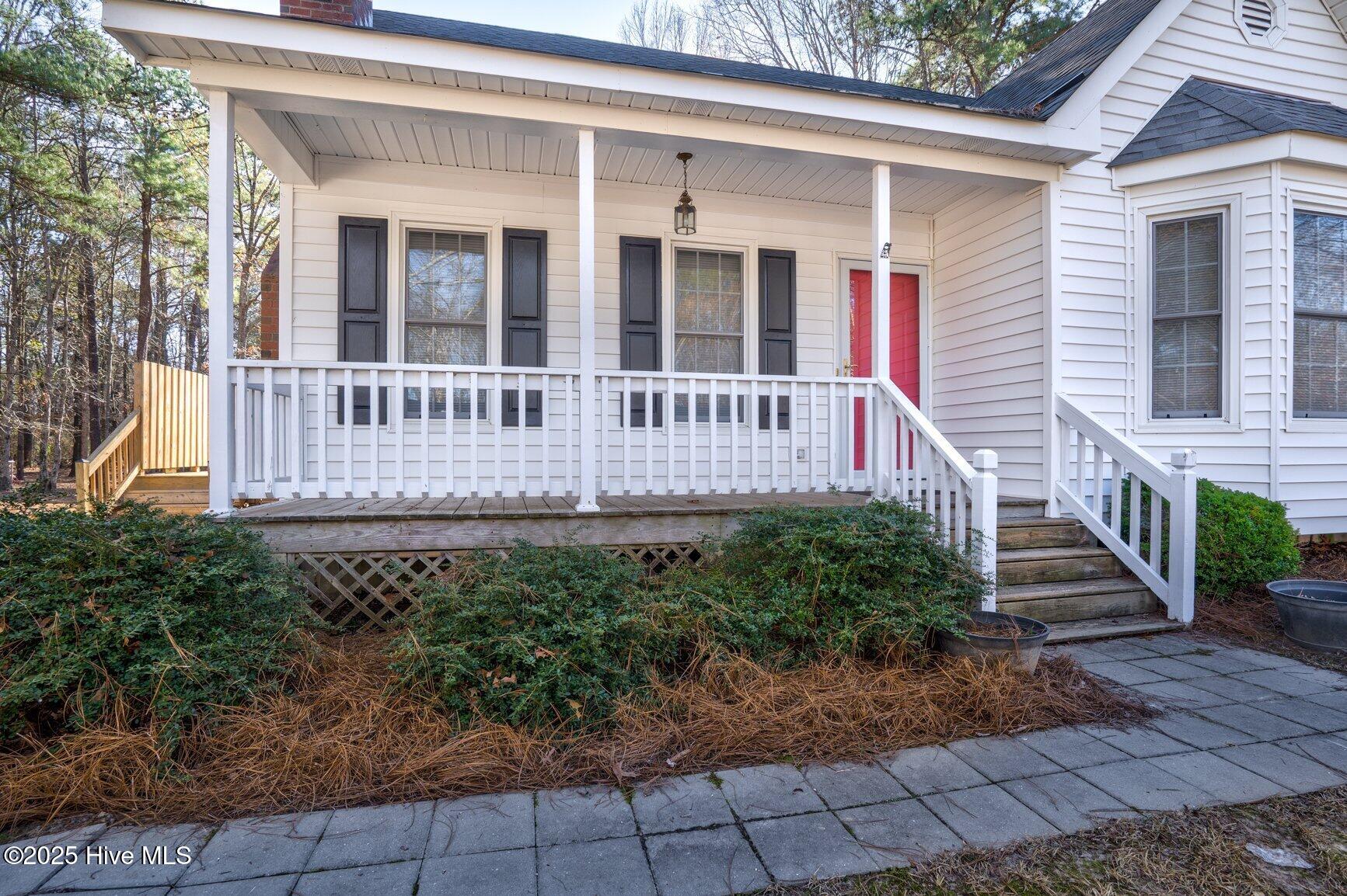 155 Deer Walk Road Tarboro, NC 27886 - Photo 4 of 31 Covered front porch