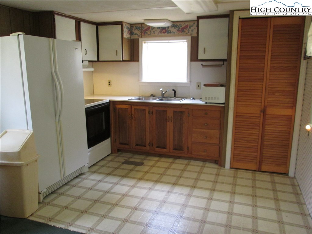 198 Folger Road Sparta, NC 28675 - Photo 4 of 16 Gallery Image 4