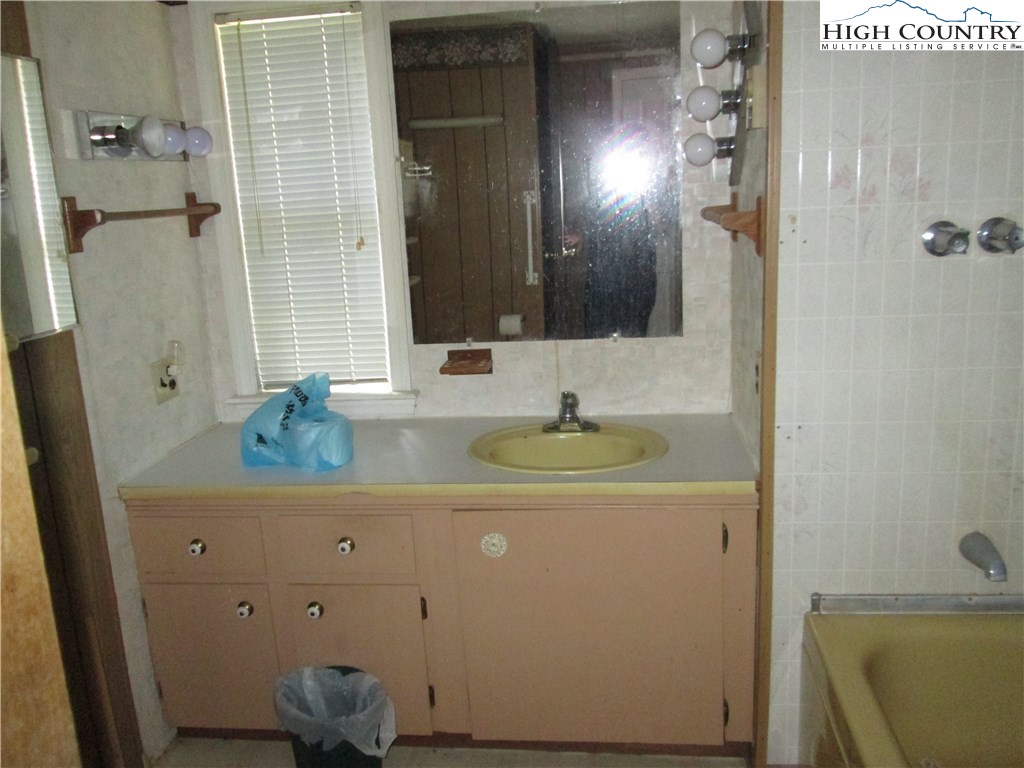198 Folger Road Sparta, NC 28675 - Photo 8 of 16 Gallery Image 8