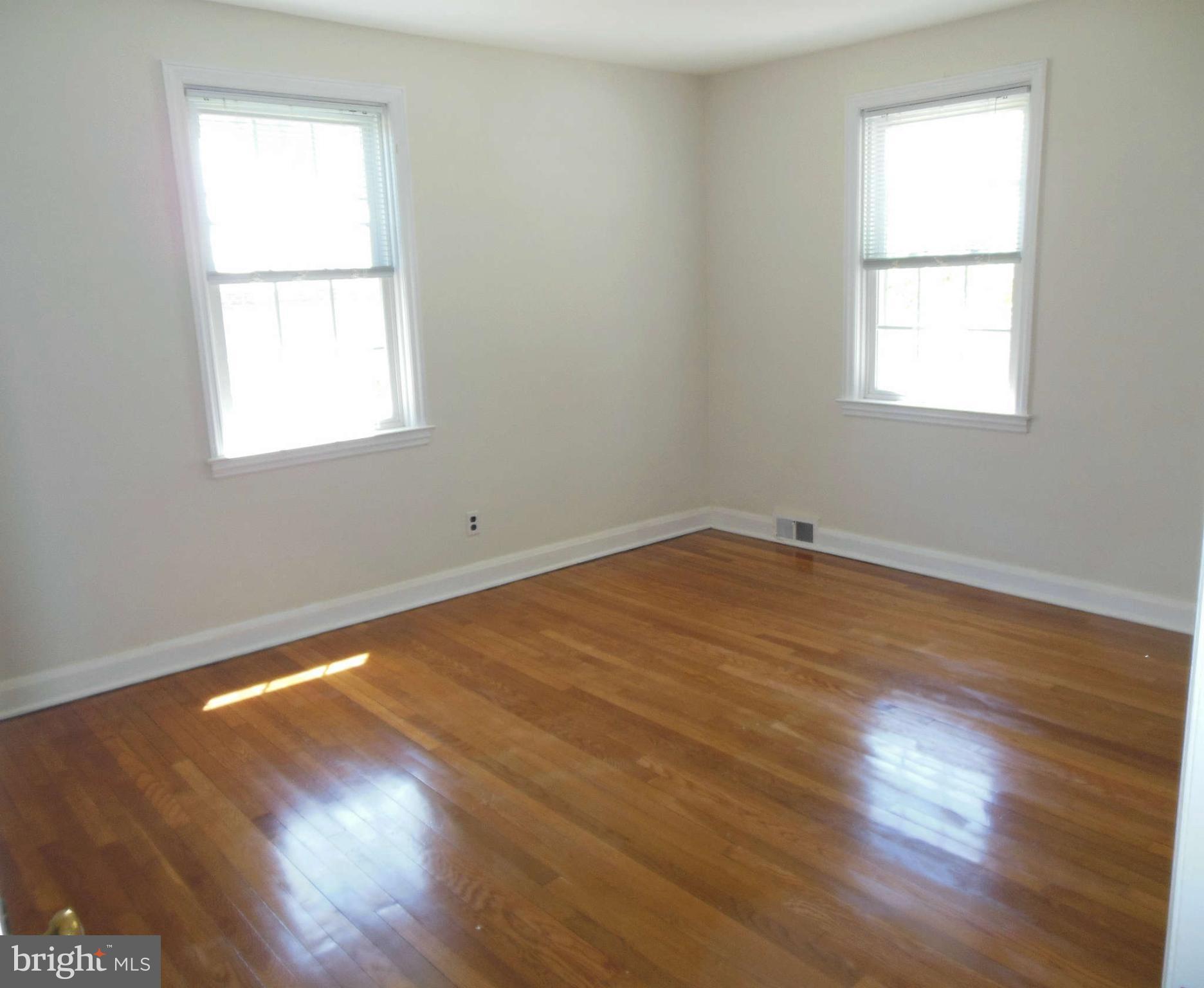 6425 Pinehurst Road Baltimore, MD 21212 - Photo 9 of 18 Bedroom (Master)