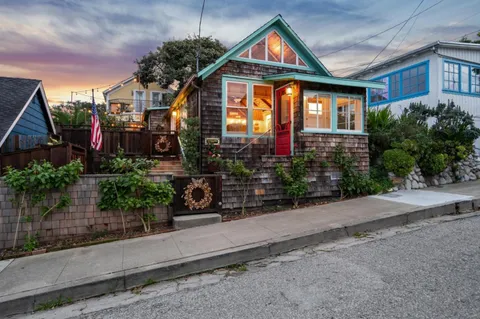 $995,000 | 313 14th Street, Pacific Grove, CA 93950