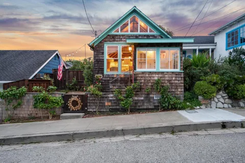 $995,000 | 313 14th Street, Pacific Grove, CA 93950