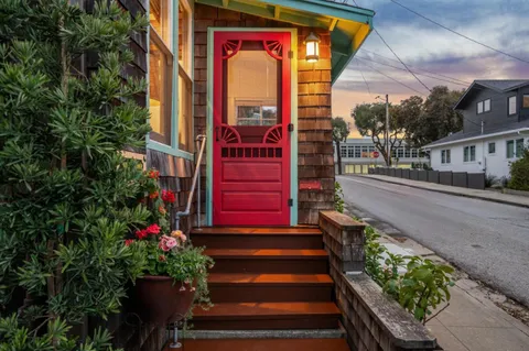 $995,000 | 313 14th Street, Pacific Grove, CA 93950