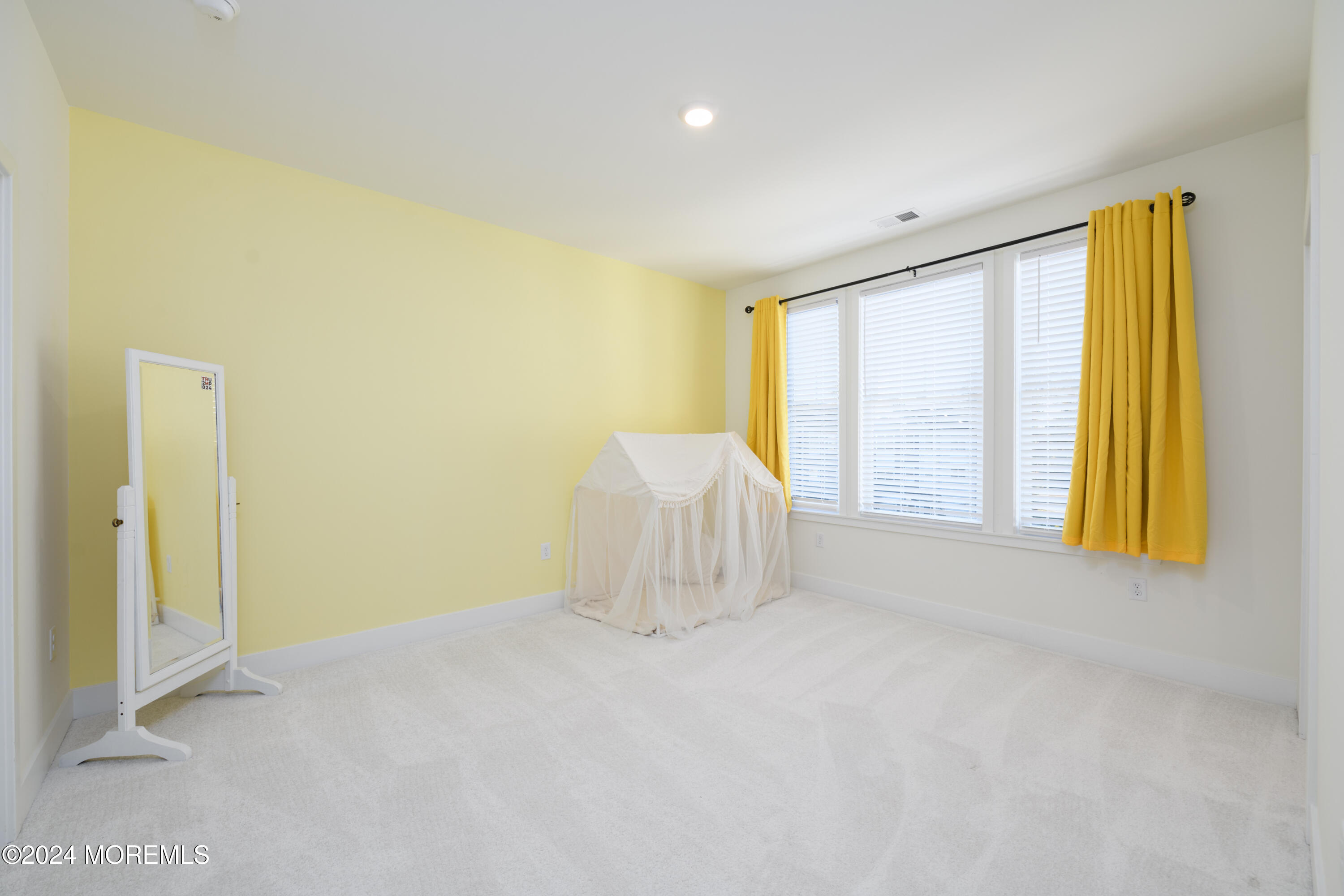 17 Raritan Cove Keyport, NJ 07735 - Photo 16 of 42 a view of an empty room with a window