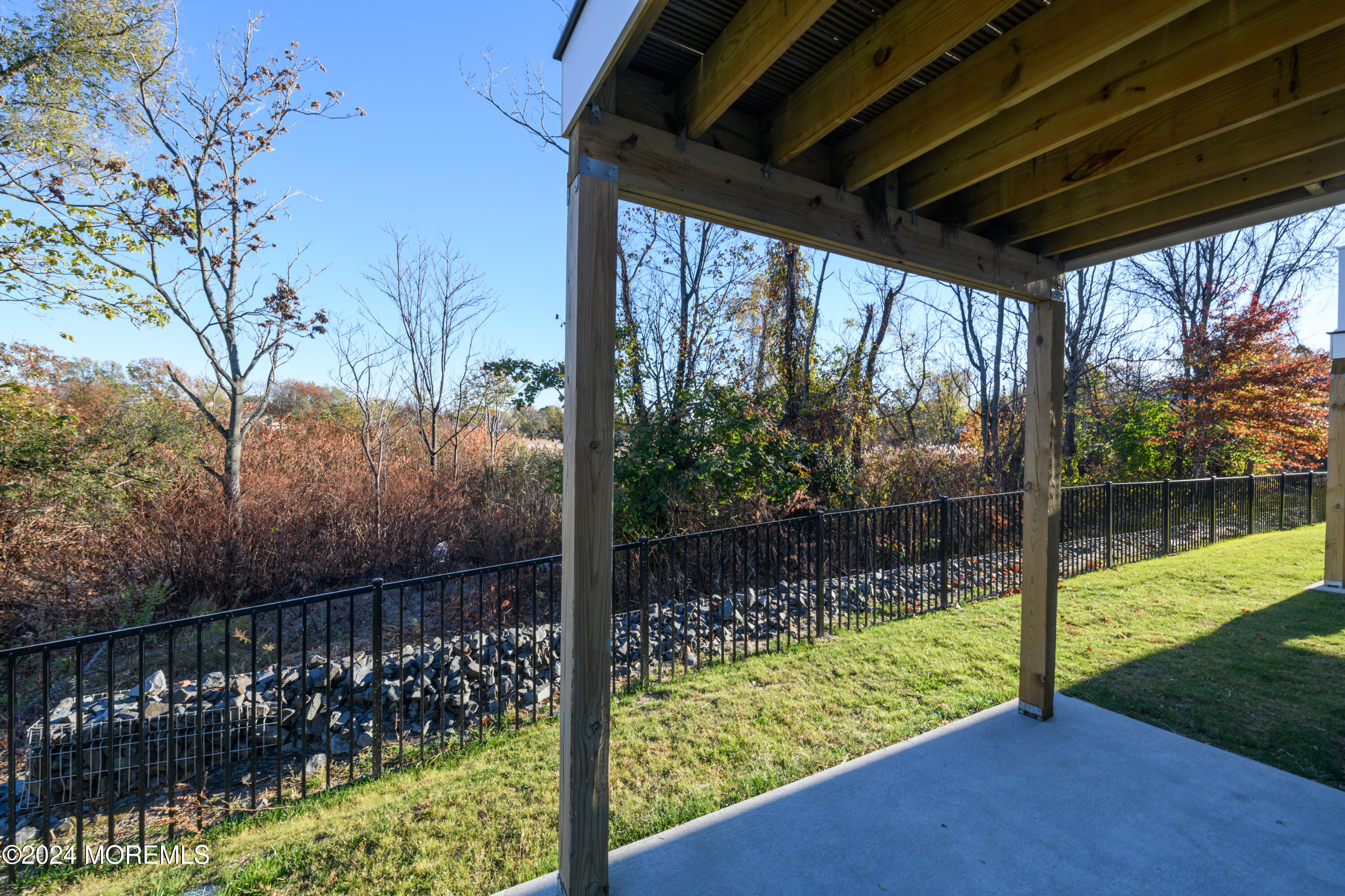 17 Raritan Cove Keyport, NJ 07735 - Photo 25 of 42 a view of small yard