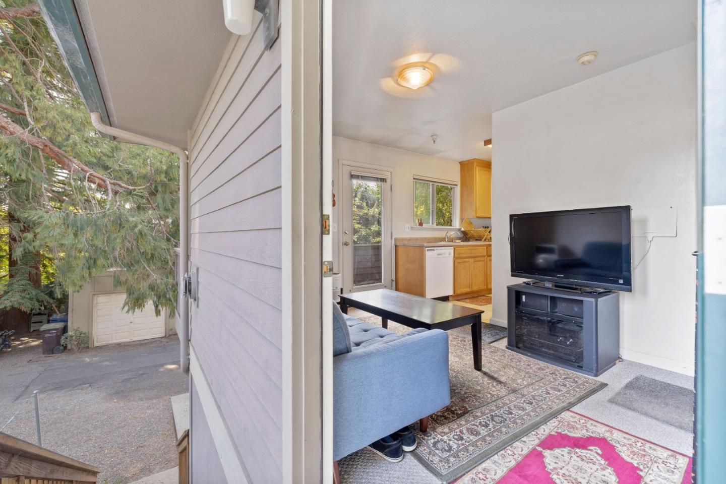 33 Edgewood Way Santa Cruz, CA 95060 - Photo 23 of 37 a living room with furniture and a flat screen tv