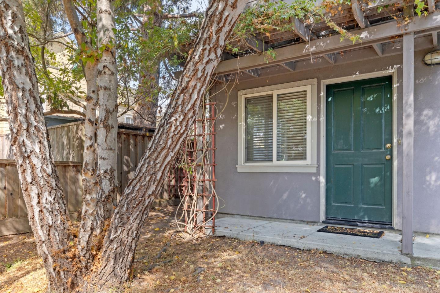 33 Edgewood Way Santa Cruz, CA 95060 - Photo 4 of 37 a view of house with a tree in front