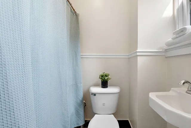 $350,000 | 8120 East Jefferson Avenue, Unit 7C, Detroit, MI 48214