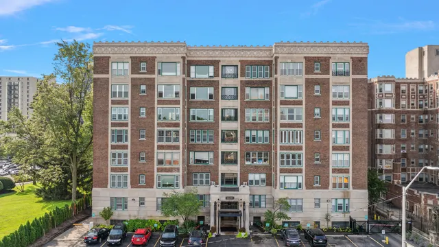 $350,000 | 8120 East Jefferson Avenue, Unit 7C, Detroit, MI 48214