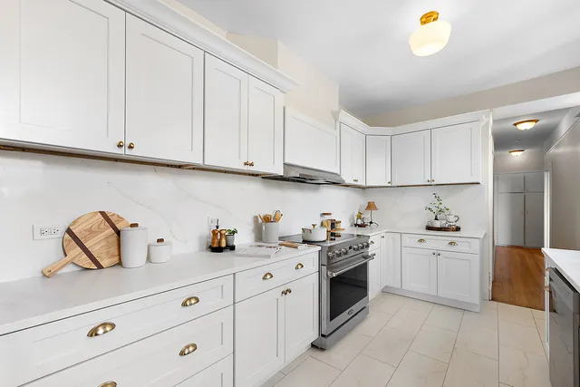 $350,000 | 8120 East Jefferson Avenue, Unit 7C, Detroit, MI 48214