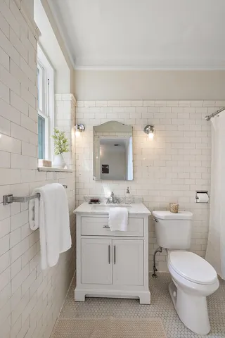 $350,000 | 8120 East Jefferson Avenue, Unit 7C, Detroit, MI 48214