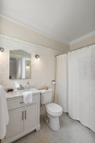 $350,000 | 8120 East Jefferson Avenue, Unit 7C, Detroit, MI 48214