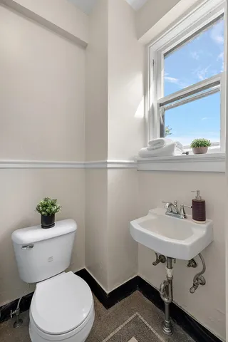 $350,000 | 8120 East Jefferson Avenue, Unit 7C, Detroit, MI 48214