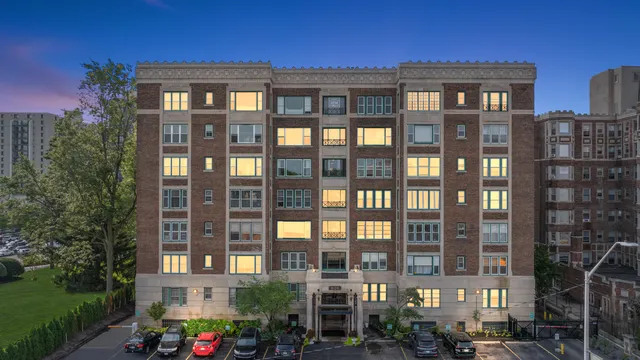 $350,000 | 8120 East Jefferson Avenue, Unit 7C, Detroit, MI 48214