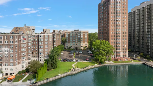 $350,000 | 8120 East Jefferson Avenue, Unit 7C, Detroit, MI 48214