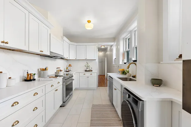 $350,000 | 8120 East Jefferson Avenue, Unit 7C, Detroit, MI 48214