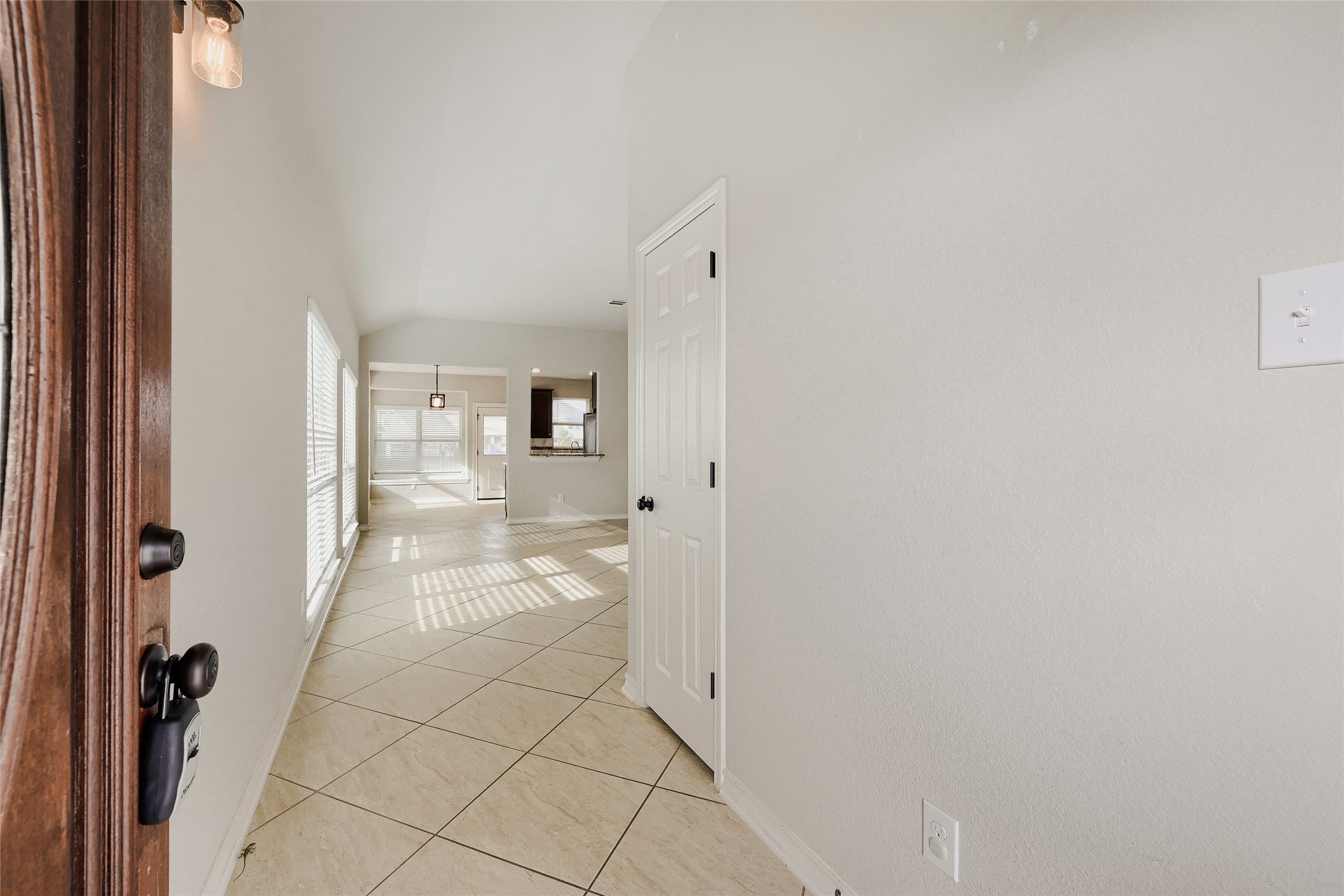 6210 Mason Way Rosenberg, TX 77471 - Photo 4 of 28 Foyer