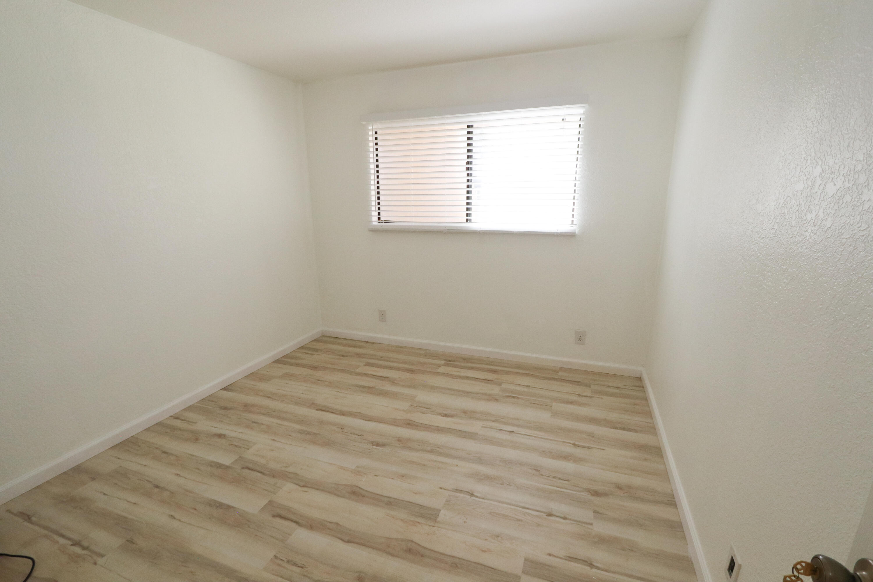 751 Los Felices Circle West, Unit 109 Palm Springs, CA 92262 - Photo 6 of 8 an empty room with a window