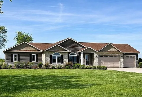 $615,000 | 3142 County Road 1600 North, El Paso, IL 61738