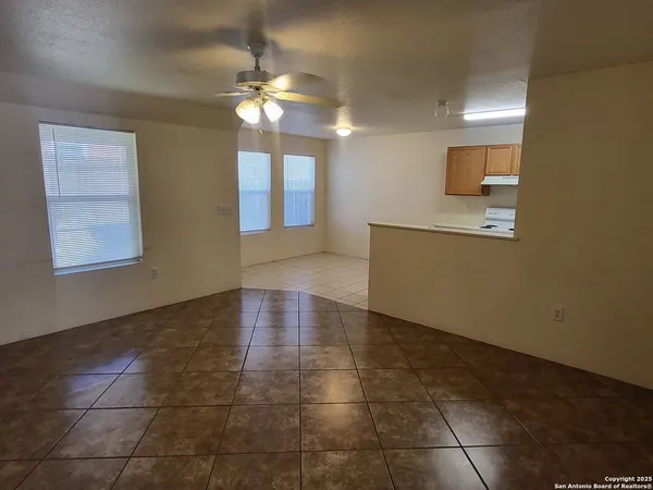$1,225 | 8011 Maverick Climb, San Antonio, TX 78250