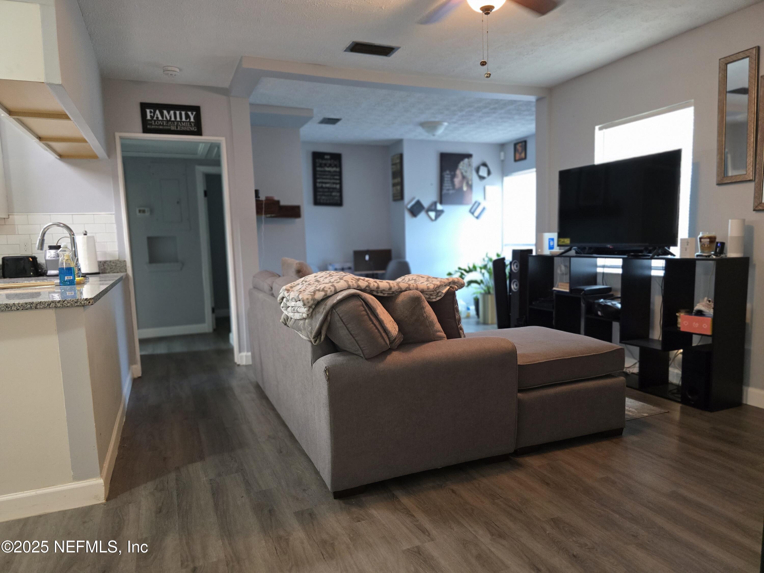 5952 Blackthorn Road Jacksonville, FL 32244 - Photo 5 of 13 20250527_113000