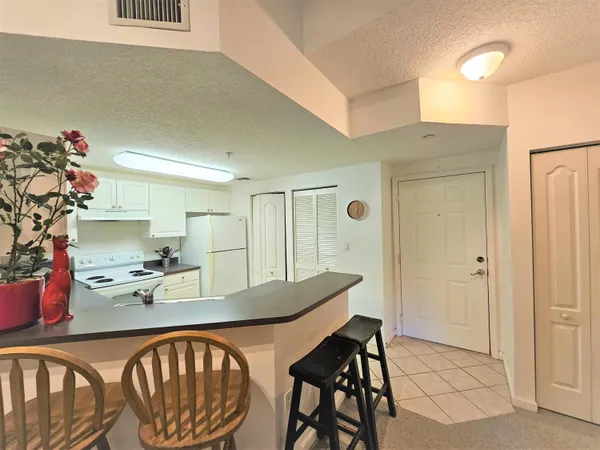 $1,700 | 5050 Fairways Circle, Unit 301, Vero Beach, FL 32967