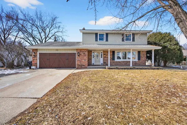 $359,900 | 1017 North Bay Ridge Road, Appleton, WI 54915